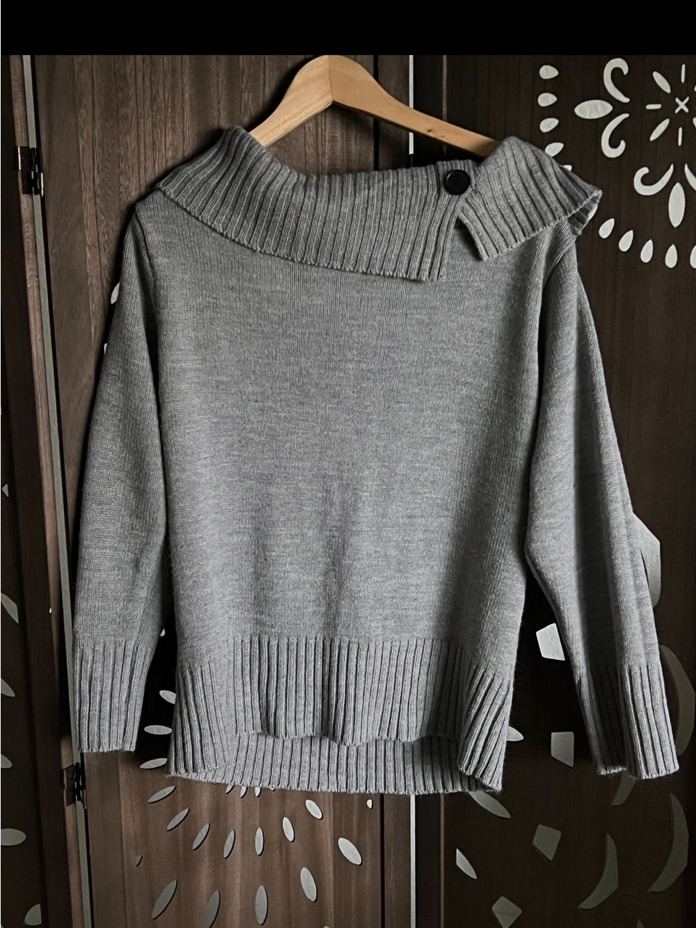 Women’s Off-the-Shoulder Ribbed Gray Sweater with Button Accent